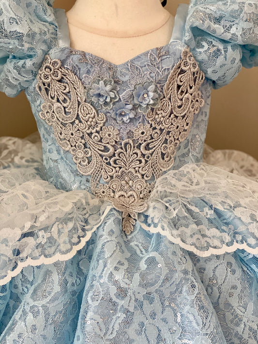 Cinderella (GIRL'S SIZE 6/8)