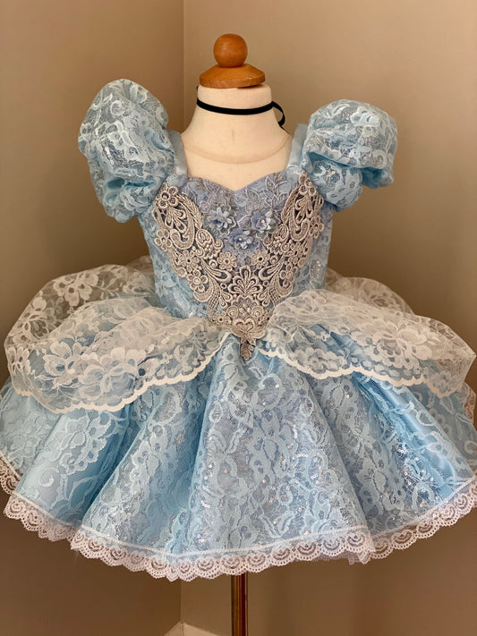 Cinderella (GIRL'S SIZE 6/8)